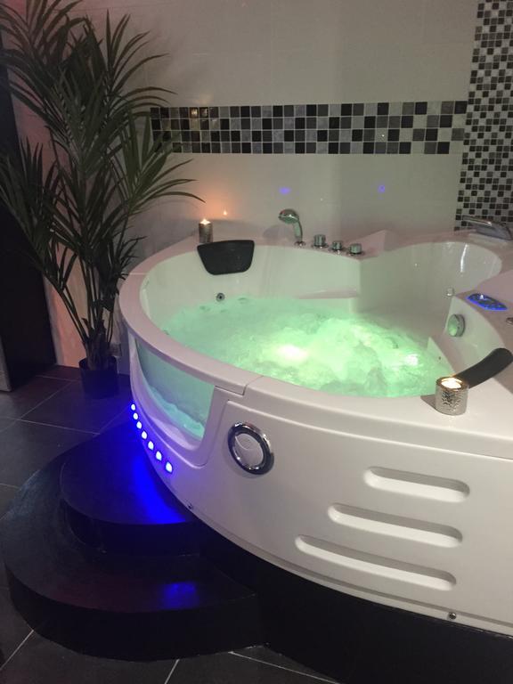 Le Love Spa Lyon Pokoj fotografie